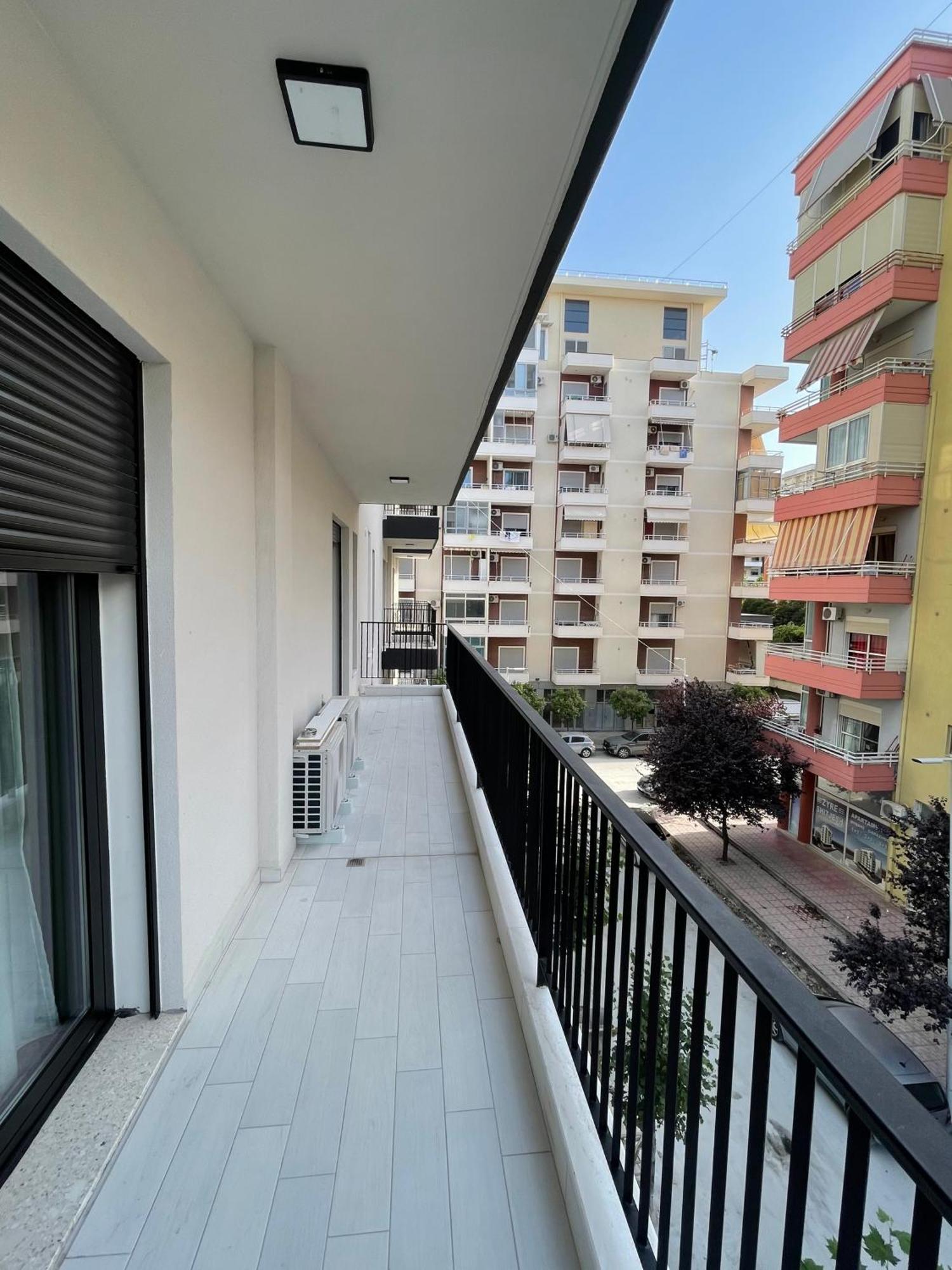 Modern Apartment In Central Vlore Exterior photo