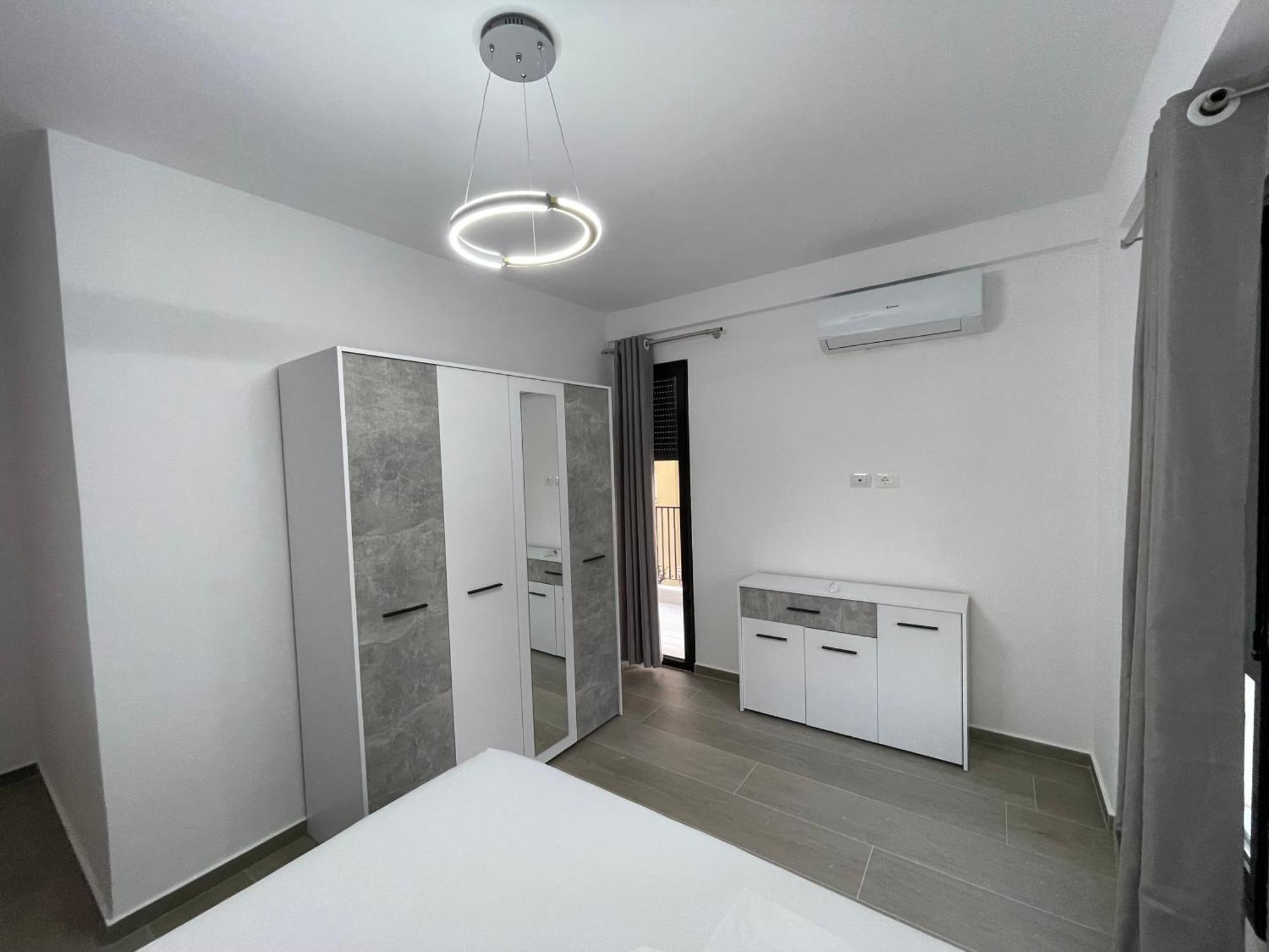 Modern Apartment In Central Vlore Exterior photo